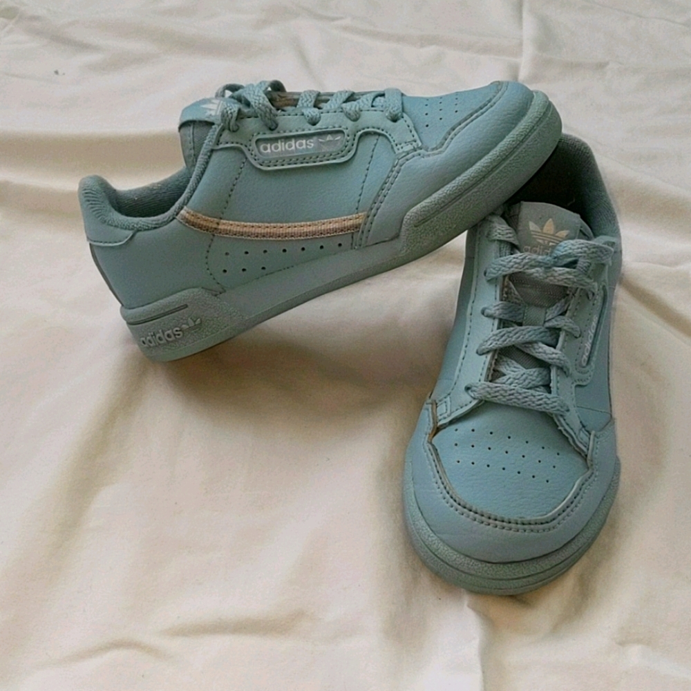 Adidas girls/ boys sneaker size 11